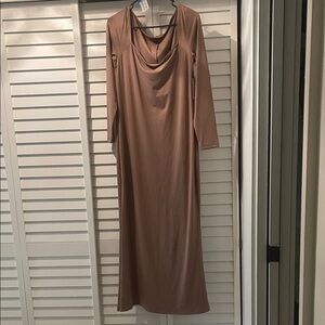 Brown dress. 3/4 sleeve low neckline